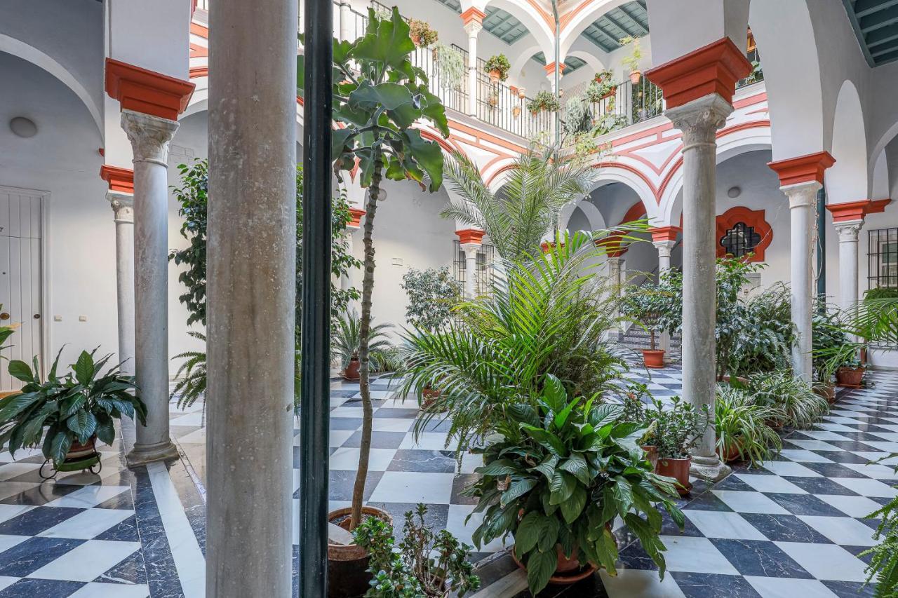 Apt. Casa Palacio Santa Cruz Cathedral Views - セビリア エクステリア 写真