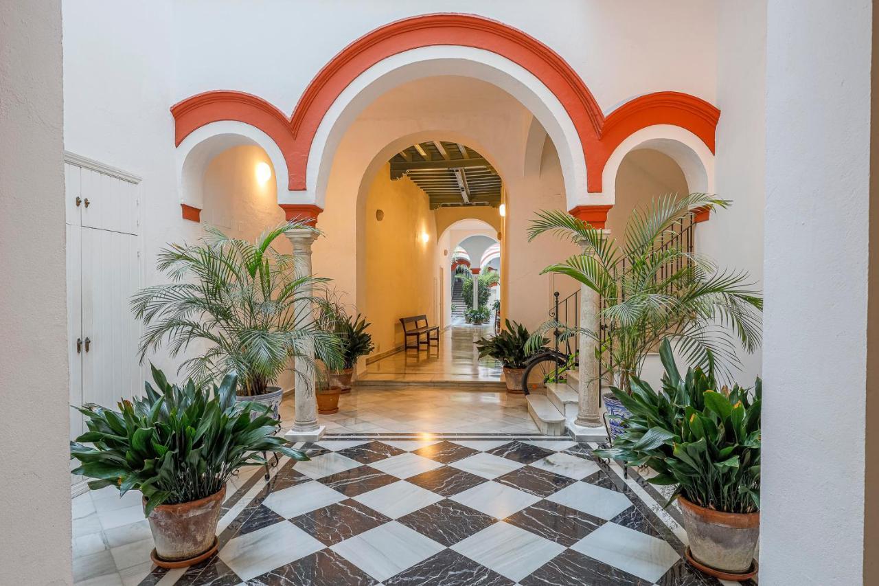 Apt. Casa Palacio Santa Cruz Cathedral Views - セビリア エクステリア 写真